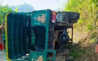 সাজেকে গাড়ি উল্টে ৭ পর্যটক আহত