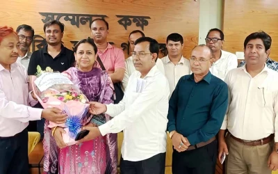 বিএনপির এমপিকে যুবলীগ নেতার ফুলের শুভেচ্ছা, বিএনপির ক্ষোভ