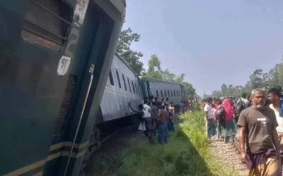 কুমিল্লায় কর্ণফুলীর বগি লাইনচ্যুত, ঢাকামুখী ট্রেন চলাচল বন্ধ