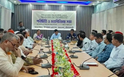 জলঢাকায় জেলা প্রশাসকের সাথে বিভিন্ন দপ্তরের কর্মকর্তা ও সুশীল সমাজের মতবিনিময় সভা