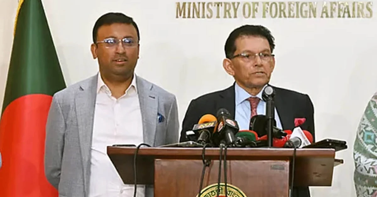 একসঙ্গে দুই দায়িত্ব পালনের ইঙ্গিত পররাষ্ট্রমন্ত্রীর