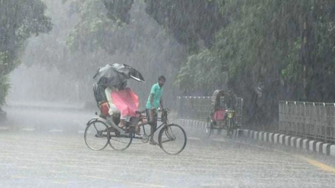 বৃষ্টির পূর্বাভাস: আগামী ২৪ ঘণ্টায় ৪ বিভাগে অতি ভারী বৃষ্টি