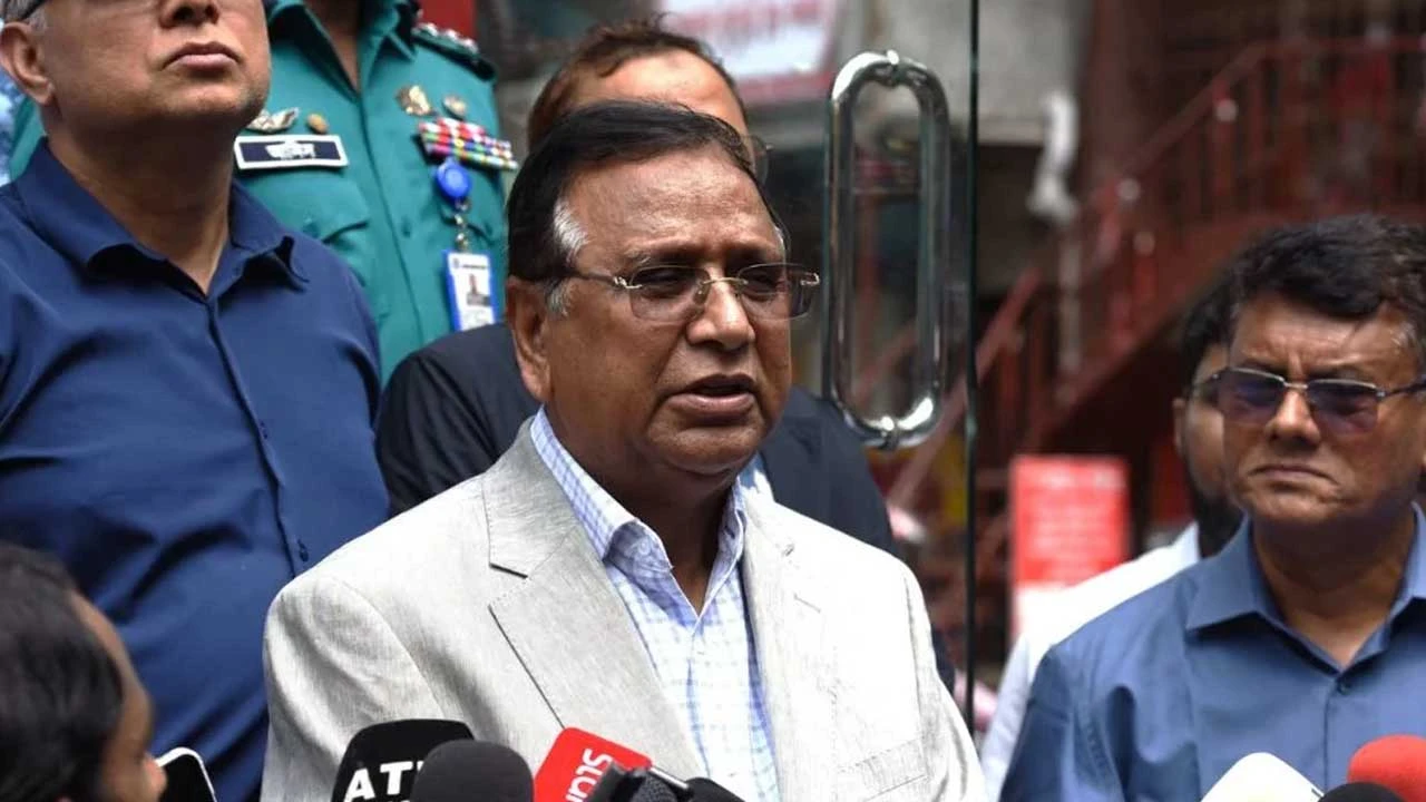 শাহবাগ মোড়ে চালু হলো স্বয়ংক্রিয় ট্রাফিক সিগন্যাল