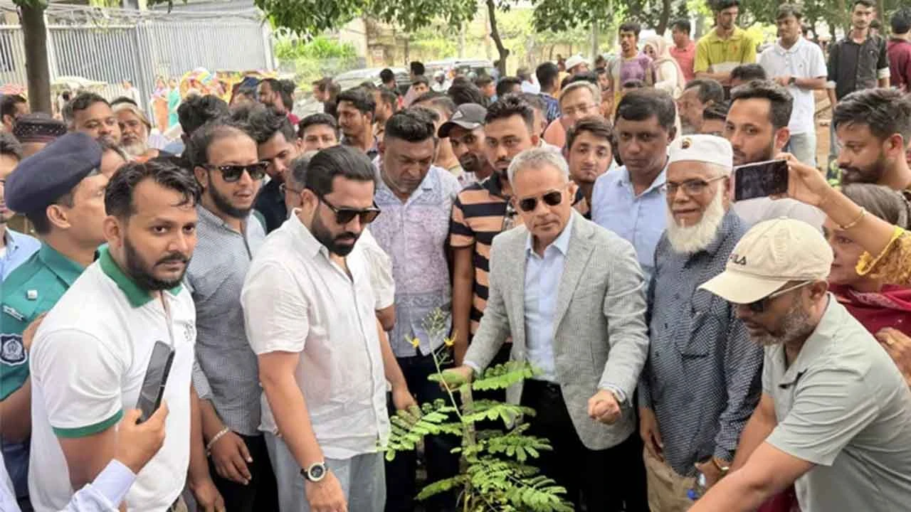 অটোরিকশা নিয়ন্ত্রণে পর্যায়ক্রমে ব্যবস্থা নেওয়া হবে: সড়কমন্ত্রী