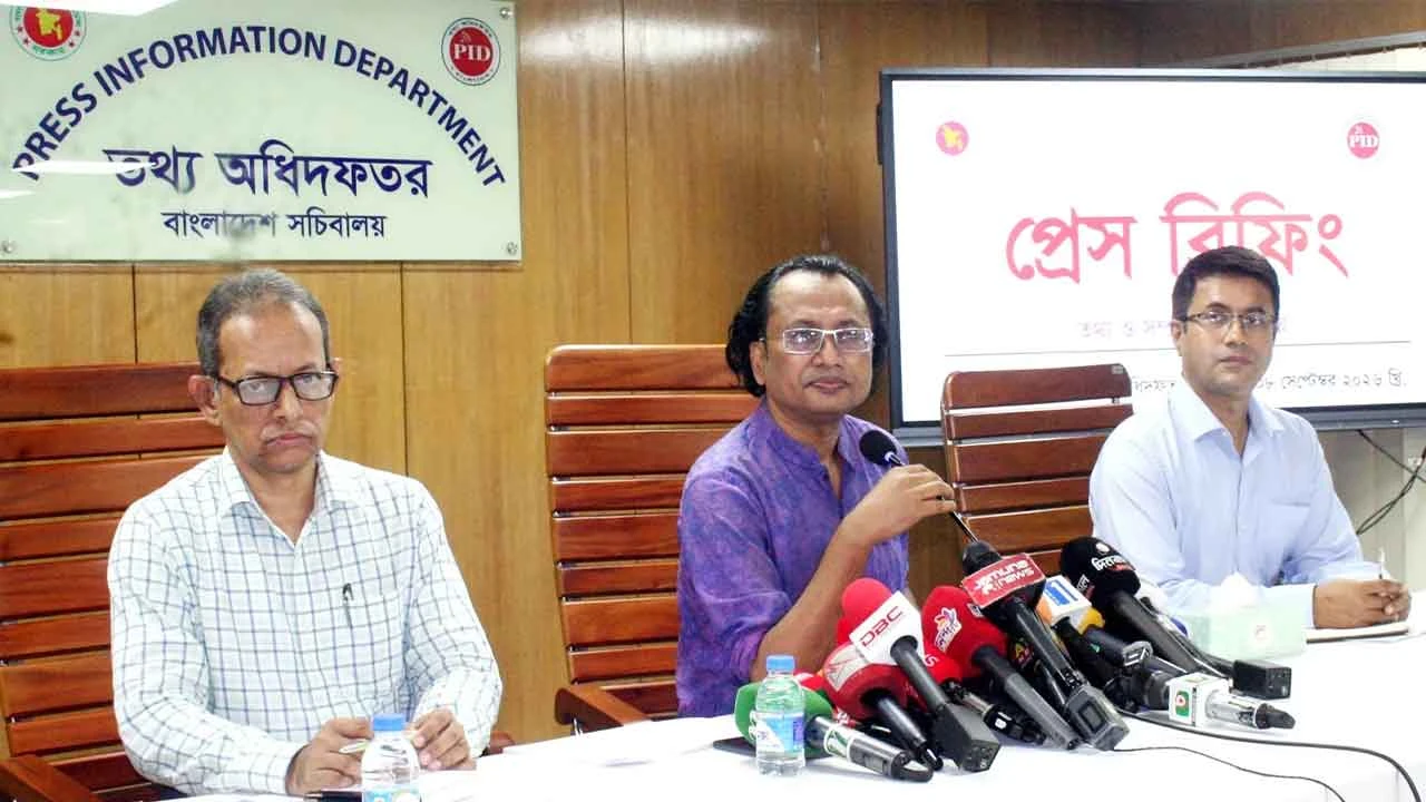ভারতের গণমাধ্যমে হাসিনাকে এখনও কথা বলতে দেওয়া অপ্রত্যাশিত: তথ্য উপদেষ্টা