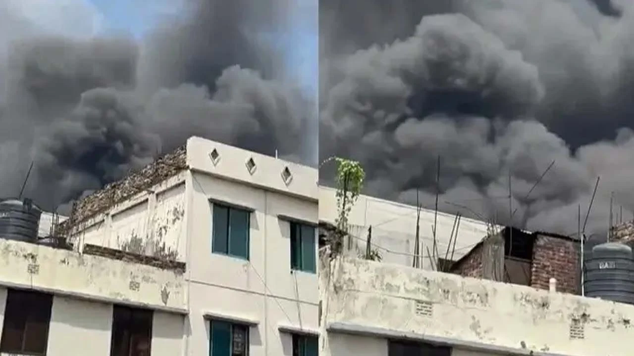 রাজধানীর মহাখালী টোবাকো ভবনে আগুন
