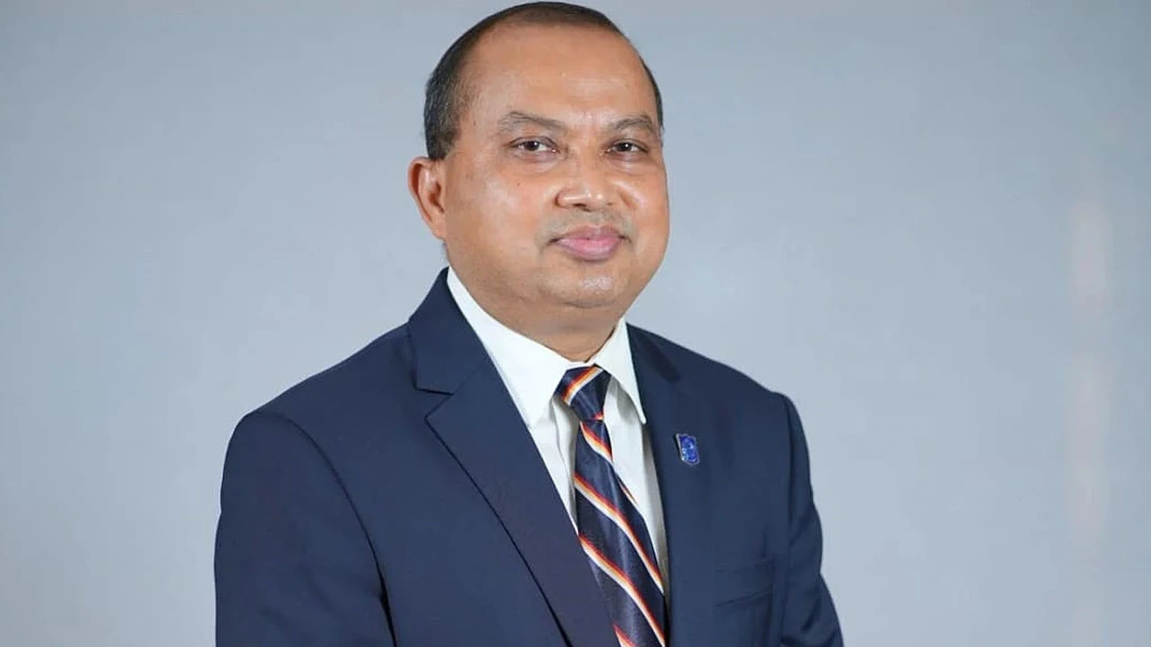 এসবির নতুন প্রধান কামরুল আহসান, ৫ ডিআইজি বদলি