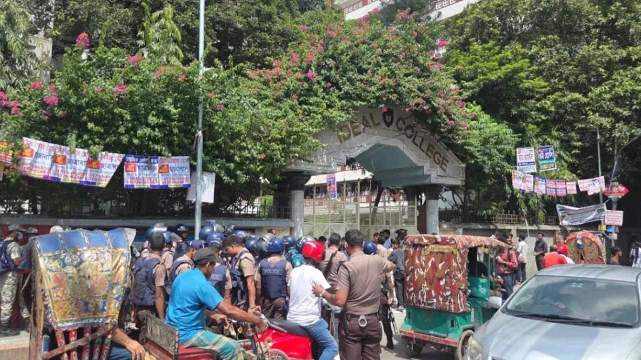 ঢাকা কলেজ-আইডিয়াল শিক্ষার্থীদের সংঘর্ষ, অতিরিক্ত পুলিশ মোতায়েন