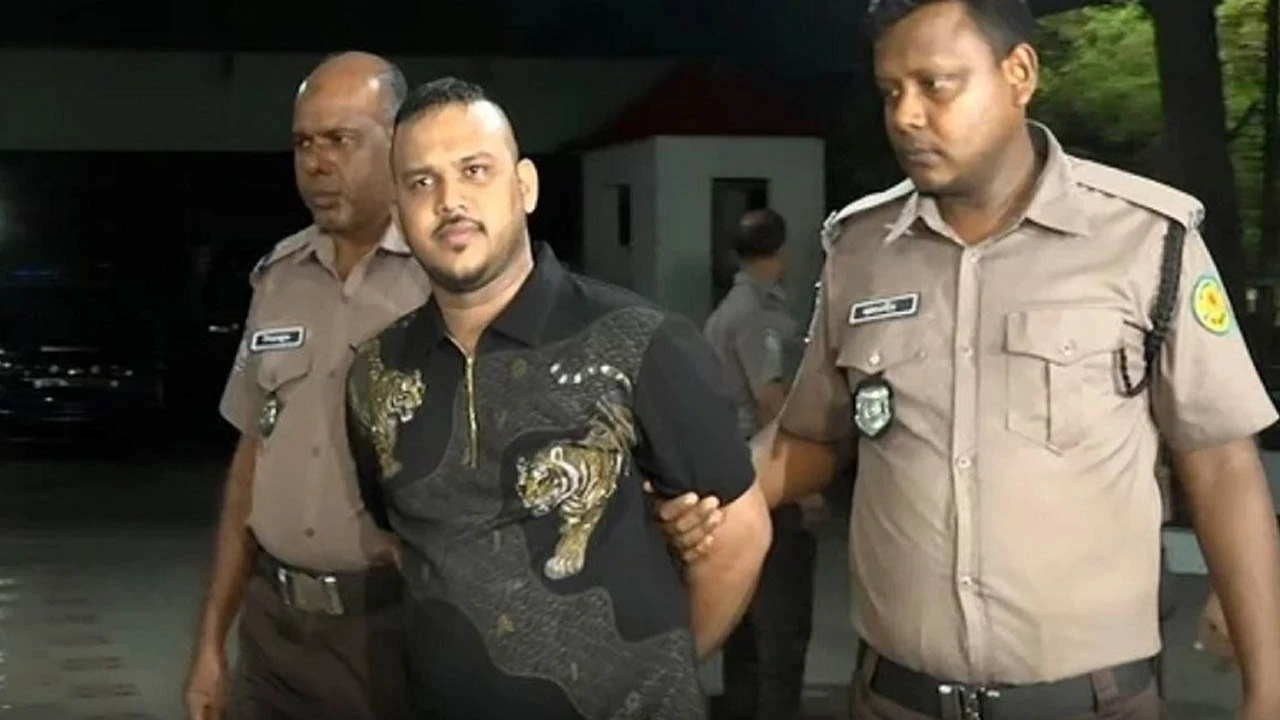 পিচ্চি রাজার পলায়ন: প্রিজন ভ্যান চালকের বাসা থেকে টাকা উদ্ধার
