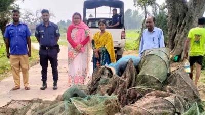 মহাদেবপুরে মৎস্য বিভাগের অভিযানে এক লক্ষ টাকার নিষিদ্ধ জাল জব্দ