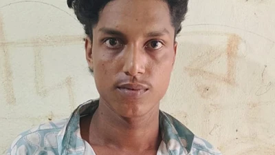লাইটারকে 'পিস্তল' দেখিয়ে ভয়, অবশেষে ধরা