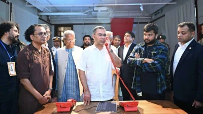 লাল টেলিফোনে শেখ হাসিনার কল রেকর্ড শুনলেন প্রধানমন্ত্রী