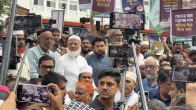 ‘কাউকে অসম্মান করতে নয়, জনগণের দাবি নিয়ে এসেছি’