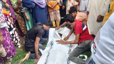 ঠাকুরগাঁওয়ে সড়ক দূর্ঘটনায় প্রাণ গেল বৃদ্ধ ও কিশোরের
