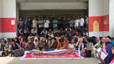 নীতিমালা উপেক্ষা করে ইবিতে সভাপতি নিয়োগ, তালা ঝুলিয়ে বিক্ষোভ