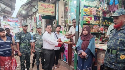 ঠাকুরগাঁওয়ে নিষিদ্ধ পলিথিন মজুদ ও বিক্রিয়ের দায়ে তিন দোকানিকে ৮ হাজার টাকা জরিমানা