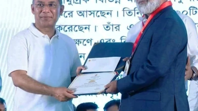 মাছের জিন ব্যাংক স্থাপনে অবদানে জাতীয় মৎস্যপদক পেলেন বাকৃবির অধ্যাপক রফিকুল