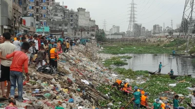 ময়লার ভাগাড় থেকে প্রাণ ফিরছে আদি বুড়িগঙ্গা চ্যানেলের