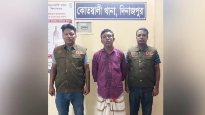 দিনাজপুরে কথিত ডলার প্রতারক গ্রেপ্তার, প্রতারণার অভিনব কৌশলের তথ্য পুলিশের হাতে