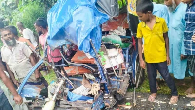 ঠাকুরগাঁওয়ে পিকআপ, মোটরসাইকেল ও অটোরিকশার সংঘর্ষে নিহত ২, আহত ৪, পিকআপ চালক আটক