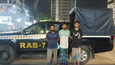 মাদক সেবনে বাধা দেওয়ায় হামলা-লুটপাটের অভিযোগ, ভাণ্ডারিয়ার ৩ আসামি চট্টগ্রাম থেকে গ্রেপ্তার