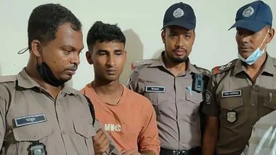 ছিনতাইয়ের পর গিলে ফেলা স্বর্ণের দুল বমি করিয়ে উদ্ধার করল পুলিশ