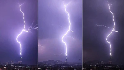 আকাশ চিরে মক্কার ক্লক টাওয়ারে বজ্রপাত, ভিডিও ভাইরাল