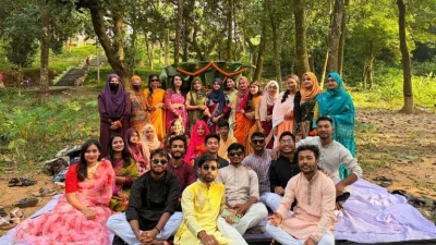 ক্যাম্পাসে গায়ে হলুদ করে ব্যাচমেটকে বিয়ে করলেন কুবি শিক্ষার্থী
