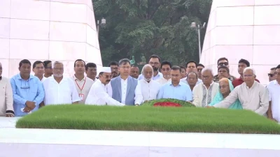 জিয়াউর রহমান ও খালেদা জিয়ার সমাধিতে শ্রদ্ধা তারেক রহমানের