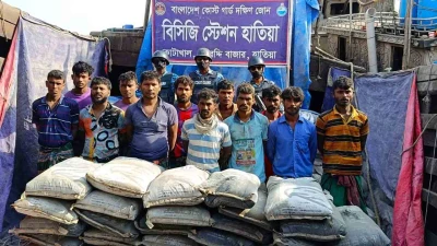 মিয়ানমারে পাচারকালে ৫৯৫ বস্তা সিমেন্টসহ ১২ পাচারকারী আটক