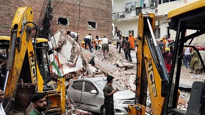 দিল্লিতে হোস্টেল ধসে ৫ শিক্ষার্থী নিহত