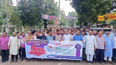 বিরলে বিদ্যালয়ে বহিরাগত কর্তৃক শিক্ষকের উপর হামলাকারীদের গ্রেফতার ও বিচারের দাবিতে বিক্ষোভ