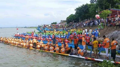 ব্রাহ্মণবাড়িয়ার তিতাসে নৌকাবাইচ প্রতিযোগিতা অনুষ্ঠিত