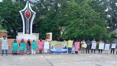 নোবিপ্রবিতে নারী শিক্ষার্থীদের নিয়ে কুরুচিপূর্ণ মন্তব্যের বিরুদ্ধে  মানববন্ধন; ৫ দফা  দাবি