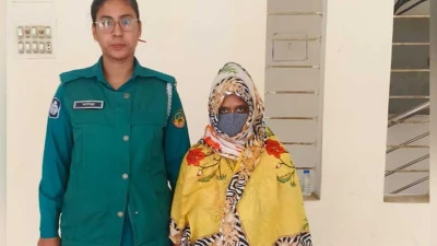 টঙ্গীতে ২১ মামলার আসামি ‘মাদক সম্রাজ্ঞী’ রুনা গ্রেপ্তার
