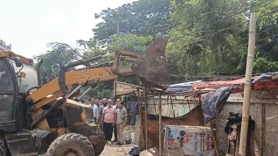 টঙ্গী স্টেশন রোডে উচ্ছেদ অভিযান