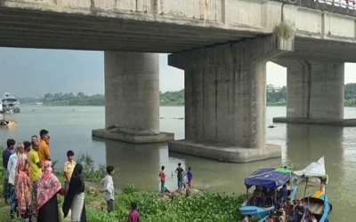কাঞ্চন সেতু থেকে শীতলক্ষ্যায় ঝাঁপ, নিখোঁজ নারীকে খুঁজছে ডুবুরি