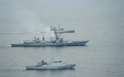 ভারত-পাকিস্তান যুদ্ধজাহাজের মুখোমুখি ‘বিরল’ সংঘর্ষ, উত্তেজনা