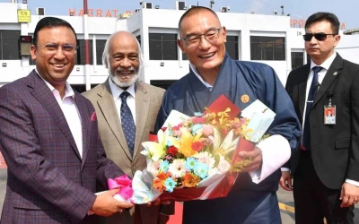 যাত্রা বিরতিতে ঢাকায় ভুটানের প্রধানমন্ত্রী, স্বাগত জানালেন মন্ত্রীরা