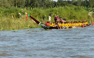 সিংগাইরে কালীগঙ্গায় ঐতিহ্যবাহী নৌকা বাইচ