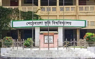 ‘রেজিস্ট্রেশন নম্বর না দিলে রুম থেকে বের হতে দেব না’, সাংবাদিককে শেকৃবি অধ্যাপকের হুমকি