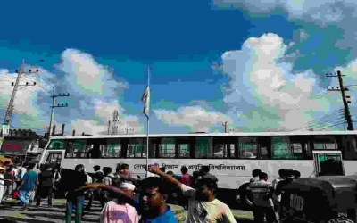 নোবিপ্রবি বাসের চালককে মারধর ও গ্লাস ভাঙচুর, গ্রেপ্তার ২
