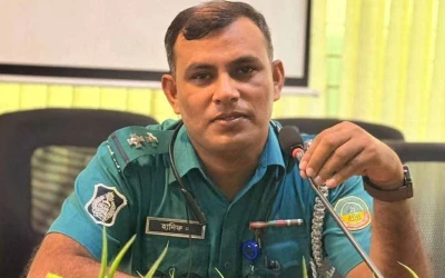 ছিনতাইকারী ধরতে গিয়ে ছুরিকাঘাতে আহত এসআই হানিফ, আটক ২