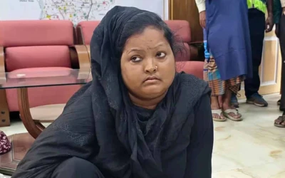 ফ্যামিলি কার্ড দেওয়ার কথা বলে নেন ৯৮ হাজার, আরও টাকা নিতে এসে ধরা