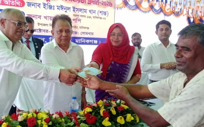 সিংগাইরে ৮৪ পূজামণ্ডপে শিল্পপতি অনিরুদ্ধ রায়ের ১৬ লাখ ৮০ হাজার টাকা অনুদান