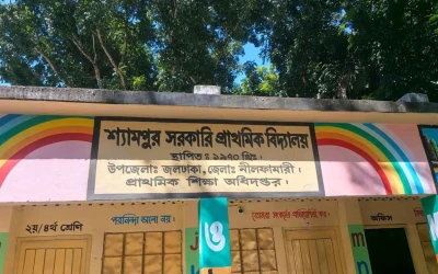 ক্লাস চলাকালীন টেবিলেই ঘুমাচ্ছিলেন শিক্ষিকা