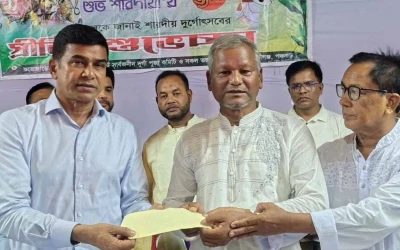 দেবীগঞ্জে পূজামণ্ডপ পরিদর্শন ও আর্থিক অনুদান দিলেন প্রতিমন্ত্রী ফরহাদ হোসেন আজাদ