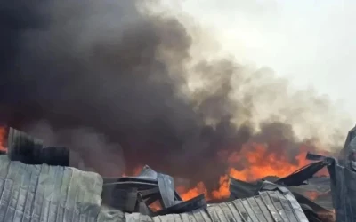 গাজীপুরে পোশাক কারখানার গোডাউনে আগুন