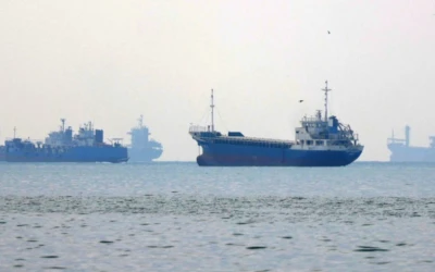 হরমুজে ৭ জাহাজে মাইন ও ক্ষেপণাস্ত্র হামলার দাবি ইরানের