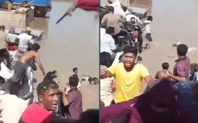 ফেরির ধাক্কায় ভাঙলো পন্টুনের র‍্যাম্প, নদীতে যাত্রীরা